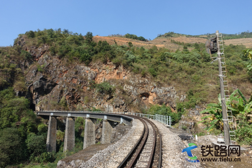 欧宝app:云南首条连接东南亚的标准轨距铁路仅用6小时开通越南客运