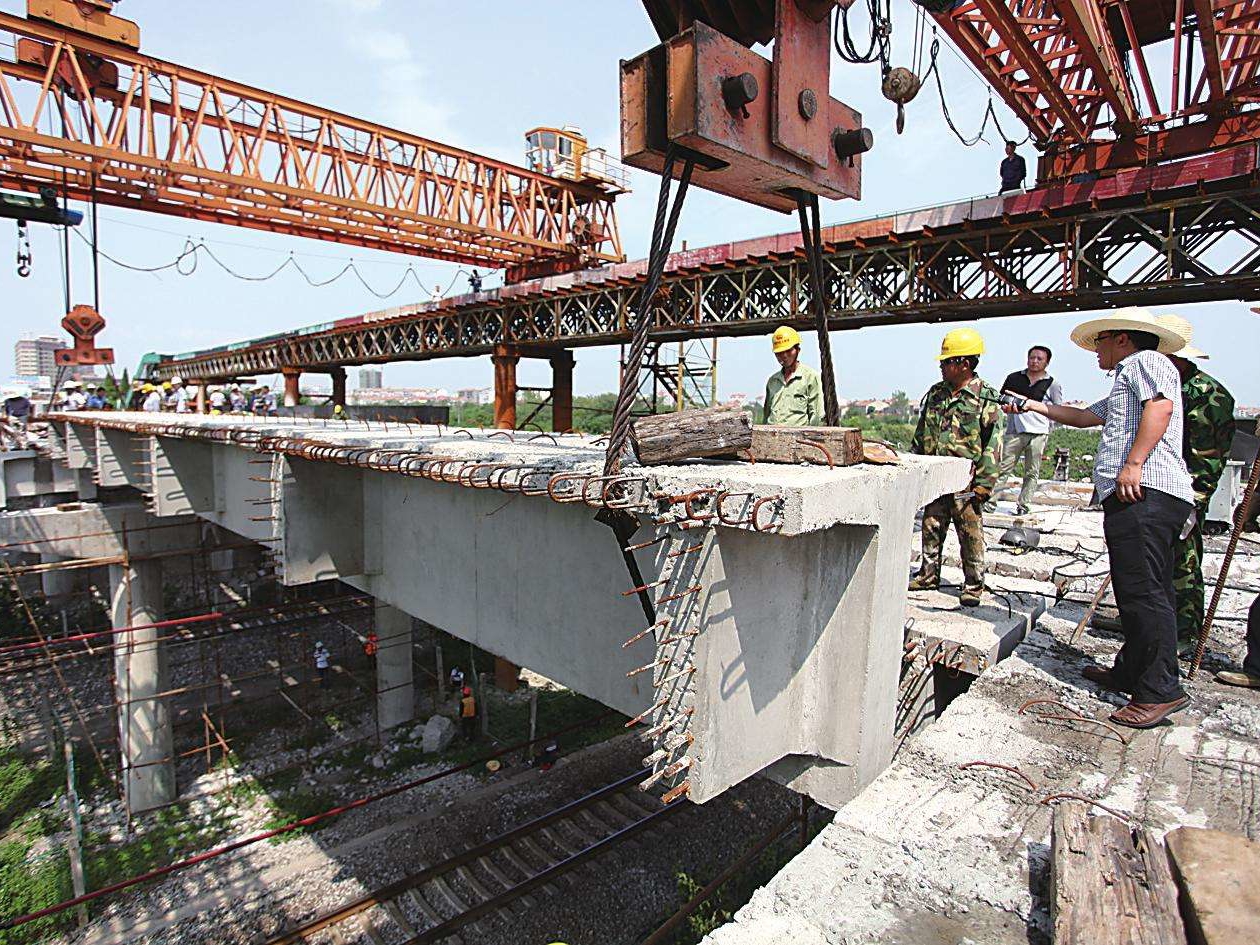 中国铁路大桥_西平铁路大桥80m钢-混凝土组合桁梁施工方案_沪通铁路大桥